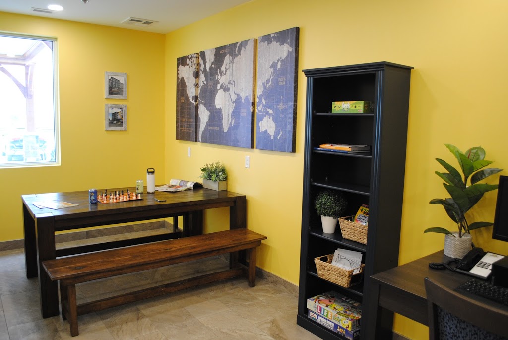Days Inn & Suites by Wyndham Lindsay | 134 Angeline St S, Lindsay, ON K9V 5S2, Canada | Phone: (705) 328-0100