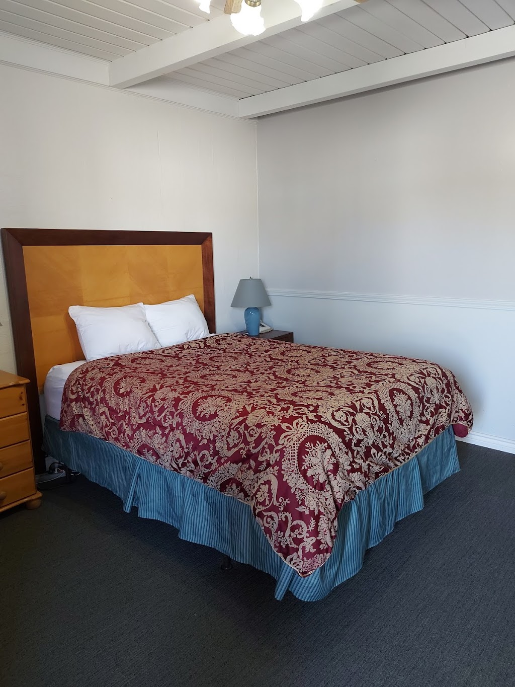 Kootenay Country Inn | 1111 Cranbrook St N, Cranbrook, BC V1C 3S4, Canada | Phone: (778) 517-5888