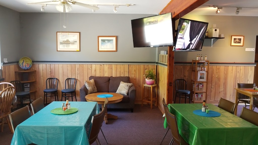 Salt and Peppers Pizzeria | 5C1, 2365 Lang Bay Rd, Powell River, BC V8A 0N5, Canada | Phone: (604) 487-1440