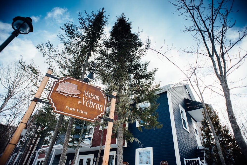 La Maison de Vébron | 56, de Vébron, LAnse-Saint-Jean, QC G0V 1J0, Canada | Phone: (418) 272-3232