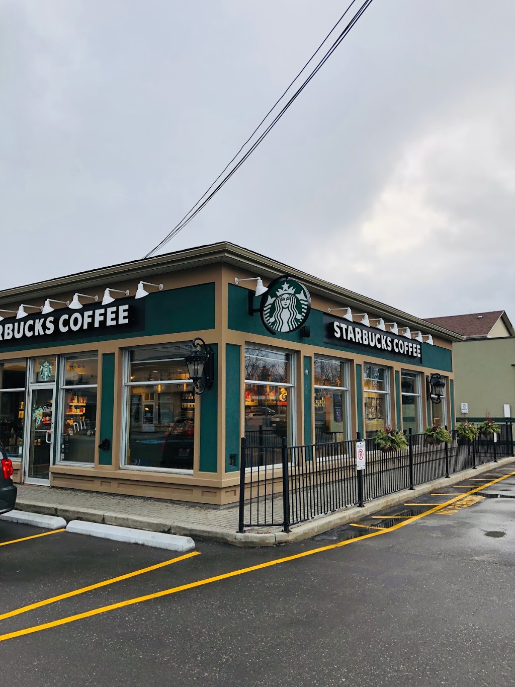Starbucks | 7787 Yonge St, Thornhill, ON L3T 7L2, Canada | Phone: (905) 762-9889
