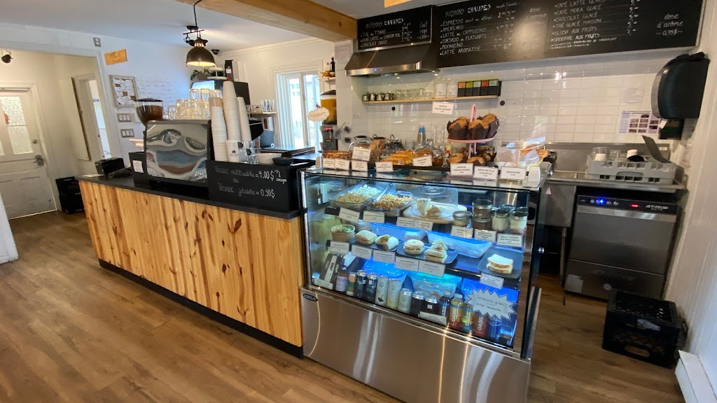 Café lAbri Côtier | 171 Rue du Bord de lEau, Tadoussac, QC G0T 2A0, Canada | Phone: (581) 327-1001