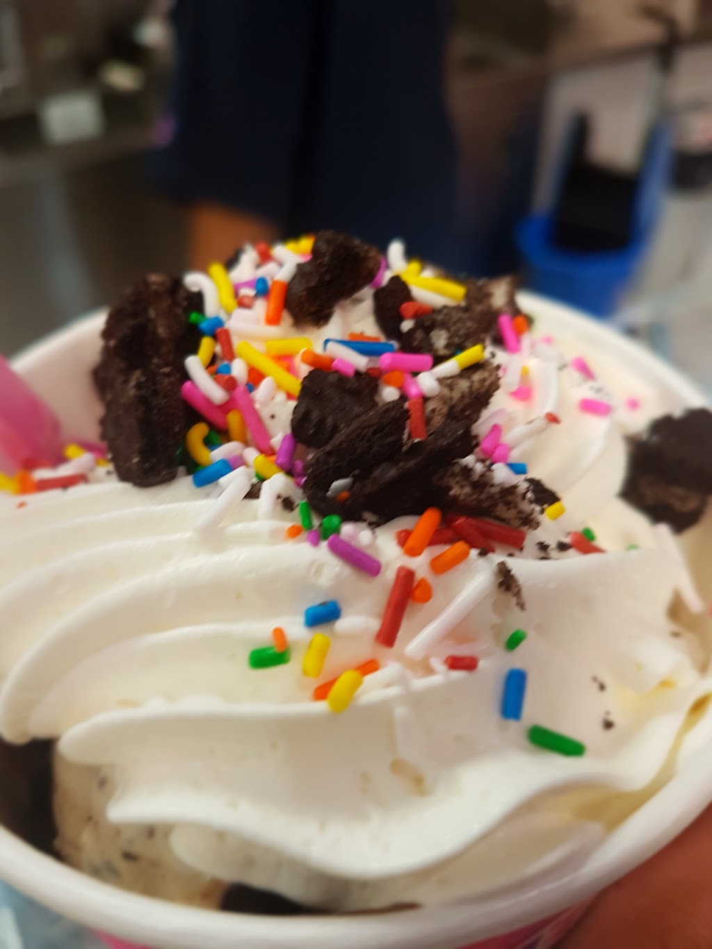 Baskin Robbins | 660 Eglinton Ave W #11, Mississauga, ON L5R 3V2, Canada | Phone: (905) 712-3131