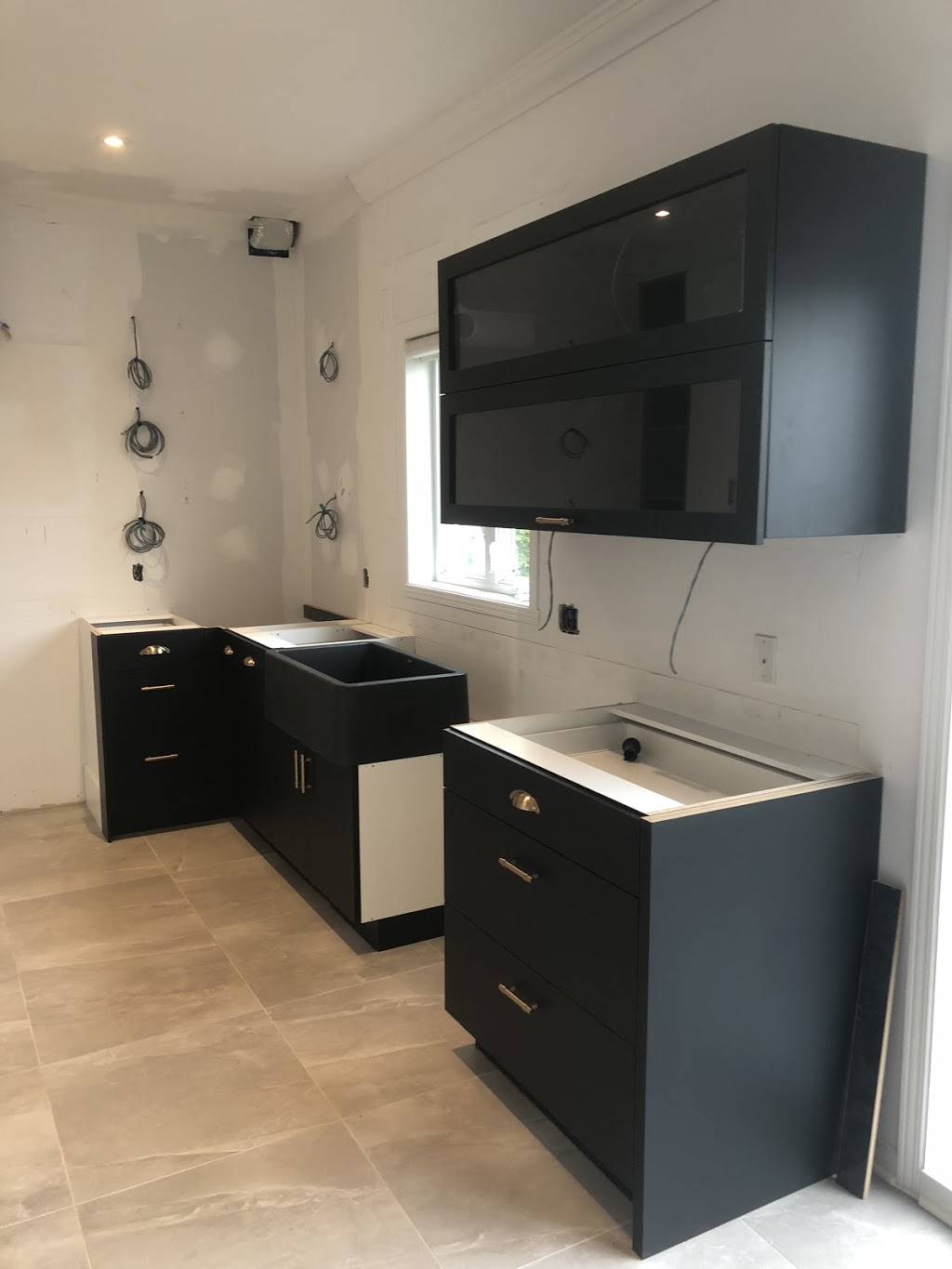 Finition Rosales | 300 Rue Goyer, La Prairie, QC J5R 5G5, Canada | Phone: (438) 998-7924