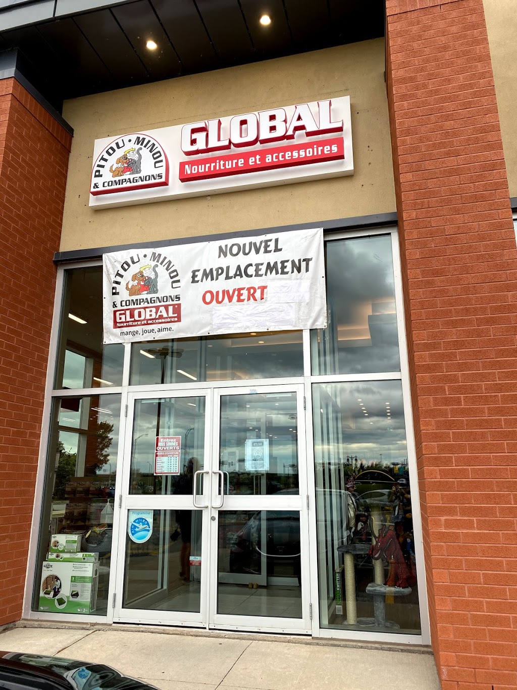 Pitou Minou & Compagnons Global / Global PetFood | 3 Boulevard de Sardaigne, Candiac, QC J5R 0A1, Canada | Phone: (450) 241-6330