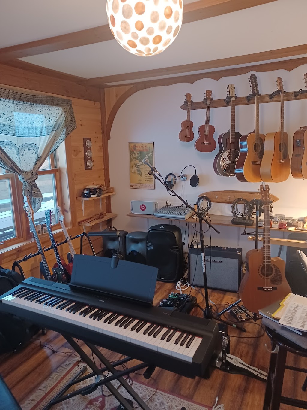 School Of Music Lessence Musicale | 1185 Chem. Brunet, Sainte-Agathe-des-Monts, QC J8C 0R9, Canada | Phone: (819) 321-0109