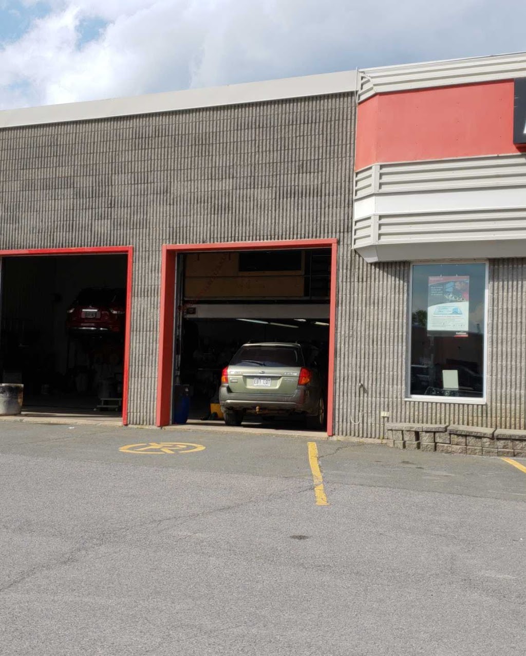 Lebeau Vitres dautos | 1500 Rue du Sud, Cowansville, QC J2K 2Y8, Canada | Phone: (450) 263-5191