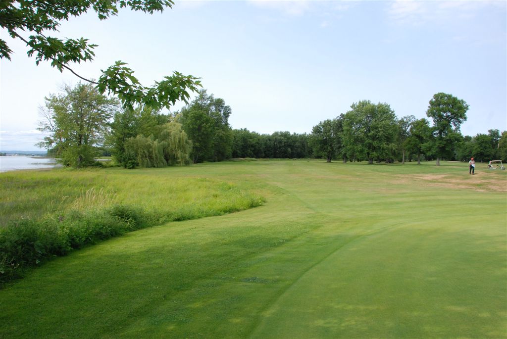 Club De Golf St-Andre Est Inc | 137 Rue de la Seigneurie, Saint-André-dArgenteuil, QC J0V 1X0, Canada | Phone: (450) 537-3533