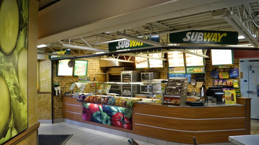 Subway | 2500 Chemin des Quatre-Bourgeois, Québec, QC G1V 4R2, Canada | Phone: (418) 780-8787