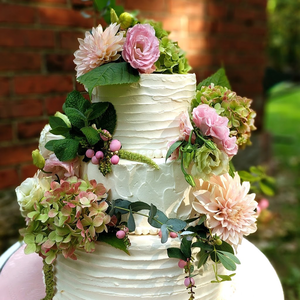 Luscious Bake Shop | 11273 Rapids Rd, Akron, NY 14001, USA | Phone: (716) 984-8874