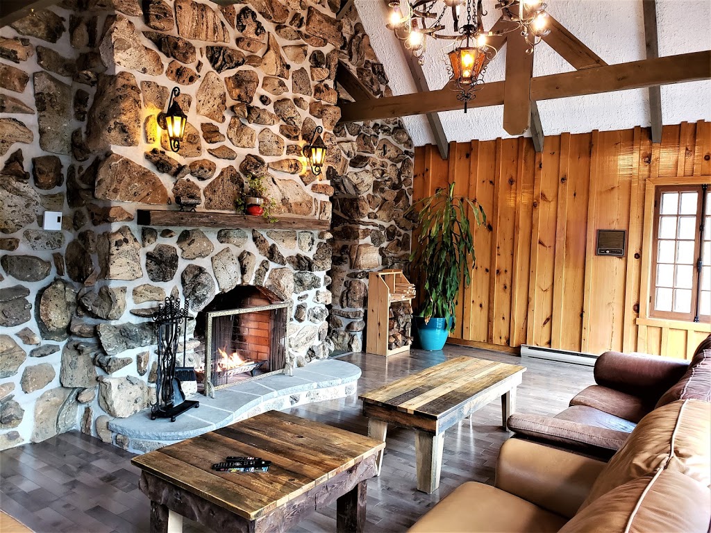 CHALET SPA DU LAC SAGUAY | 301 QC-117, Lac-Saguay, QC J0W 1L0, Canada | Phone: (450) 512-4878