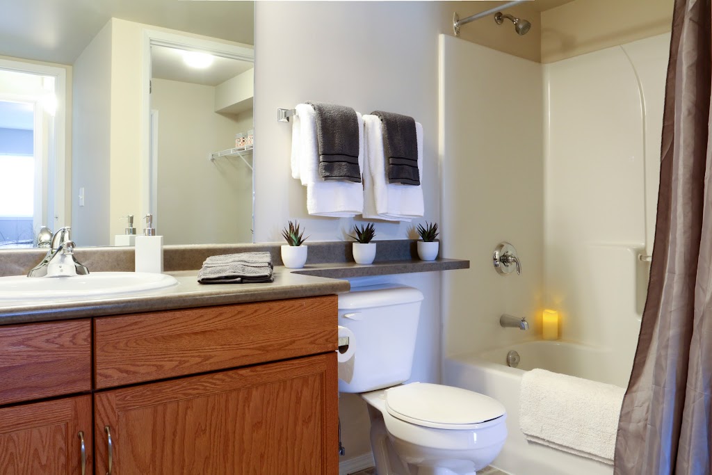 Kenwood Court | 333 Warde Ave, Winnipeg, MB R2N 0A7, Canada | Phone: (204) 257-5598