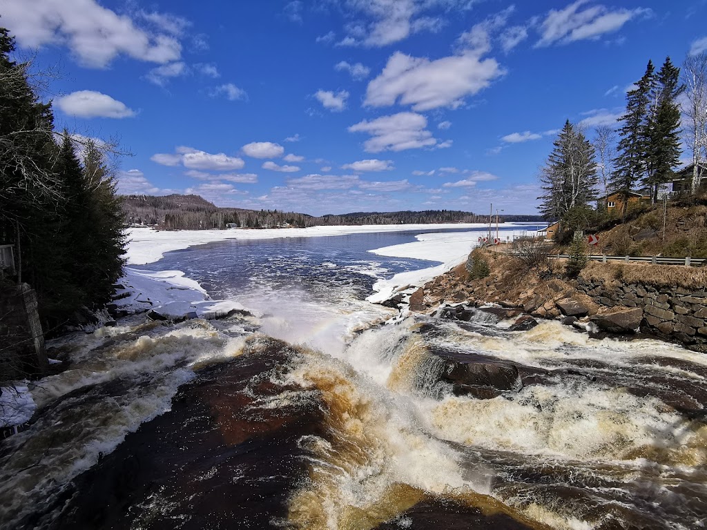 Auberge de lEau Vive | 89 Chem. du Lac-Taureau, Saint-Michel-des-Saints, QC J0K 3B0, Canada | Phone: (450) 833-1758