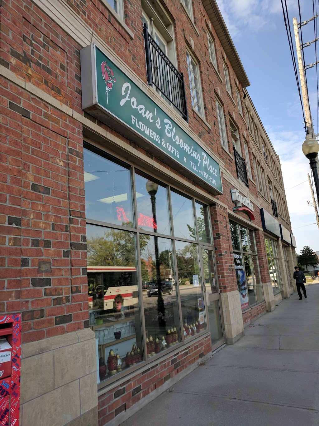 Joans Blooming Place | 3609 Lake Shore Blvd W, Etobicoke, ON M8W 1P5, Canada | Phone: (416) 251-5128