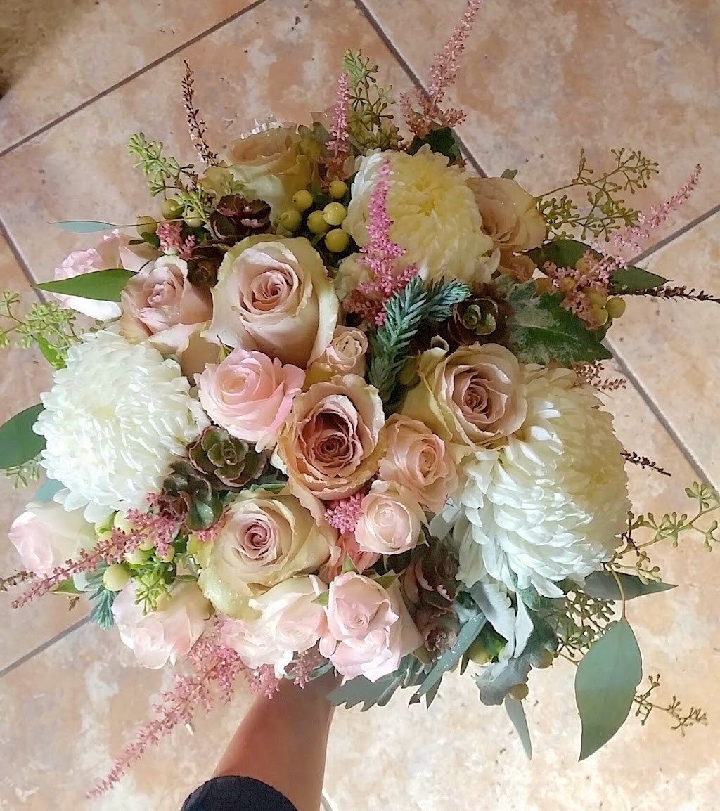 Danielles Flower Shop | 360 Mountain Rd, Moncton, NB E1C 2M6, Canada | Phone: (506) 382-7673