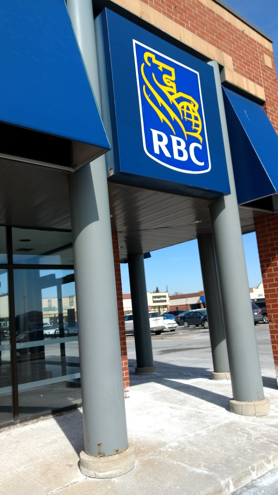 RBC Royal Bank | 220 North Service Rd W, Oakville, ON L6M 2Y4, Canada | Phone: (905) 849-4414