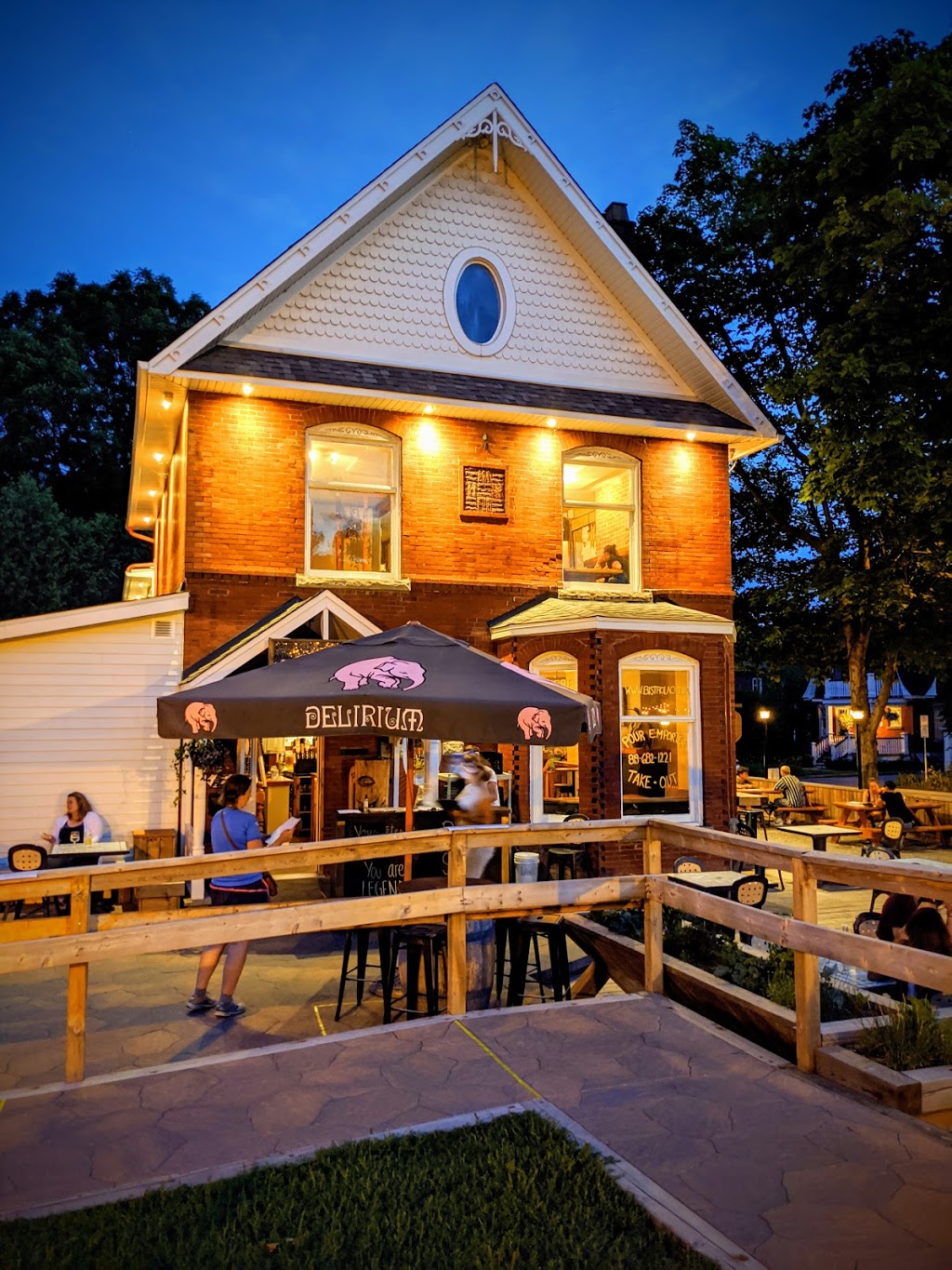Bistro LAutre Oeil | 152 Rue Principale, Gatineau, QC J9H 3M8, Canada | Phone: (819) 682-1221
