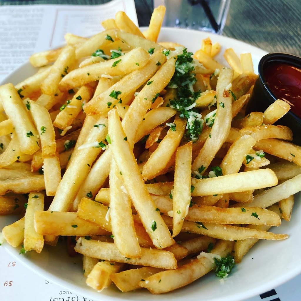 Oakside bar & lounge | 5887 Main St, Whitchurch-Stouffville, ON L4A 1N2, Canada | Phone: (905) 591-3700