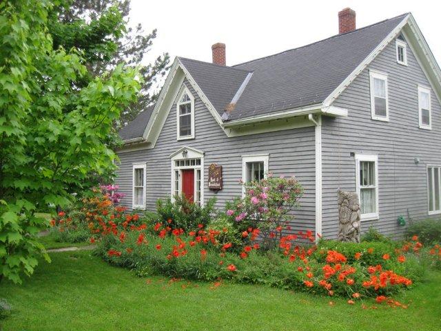 Garden House Bed & Breakfast | 220 Main St, Wolfville, NS B4P 1C4, Canada | Phone: (902) 542-1703