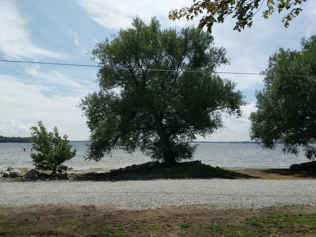 Kings Bay Resort | 1 Point Au Fer Rd, Champlain, NY 12919, USA | Phone: (514) 972-2272