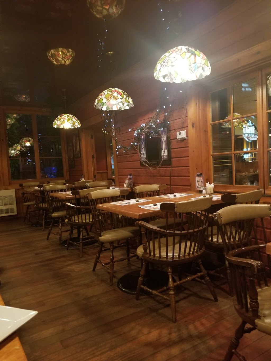 Restaurant La Bourgade | 16 Rue Caouette E, Thetford Mines, QC G6G 2B8, Canada | Phone: (418) 335-3313