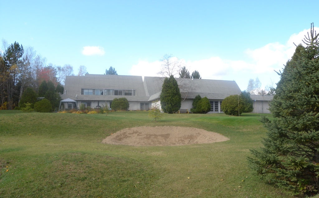 Maison des Artistes/ Maison Blanche | 1201 Chem. de lEsker, Saint-Mathieu-du-Parc, QC G0X 1N0, Canada | Phone: (888) 799-7203