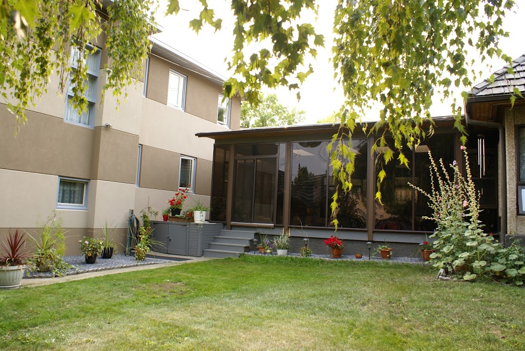 Colosseum Bed & Breakfast | 11825 85 Street NW, Edmonton, AB T5B 3E8, Canada | Phone: (780) 477-2805