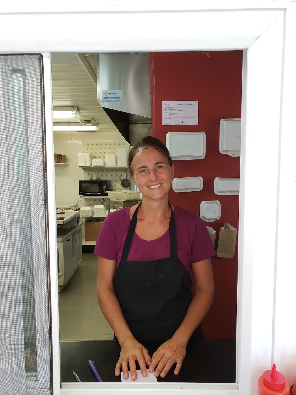 Casse-Croute Naly Enr | 1749 St-Georges E, Saint-Bernard, QC G0S 2G0, Canada | Phone: (418) 475-4013
