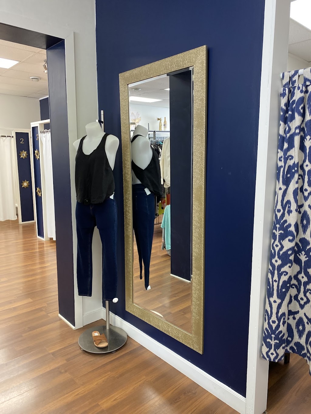 Rhodas Elegance Again | 49 Elizabeth St, Okotoks, AB T1S 1C2, Canada | Phone: (403) 995-3637