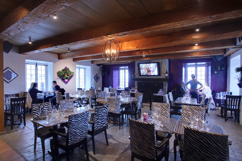 Côtes à Côtes Resto-Grill | 32 Rue du Marché-Champlain, Québec, QC G1K 4H3, Canada | Phone: (418) 692-5151