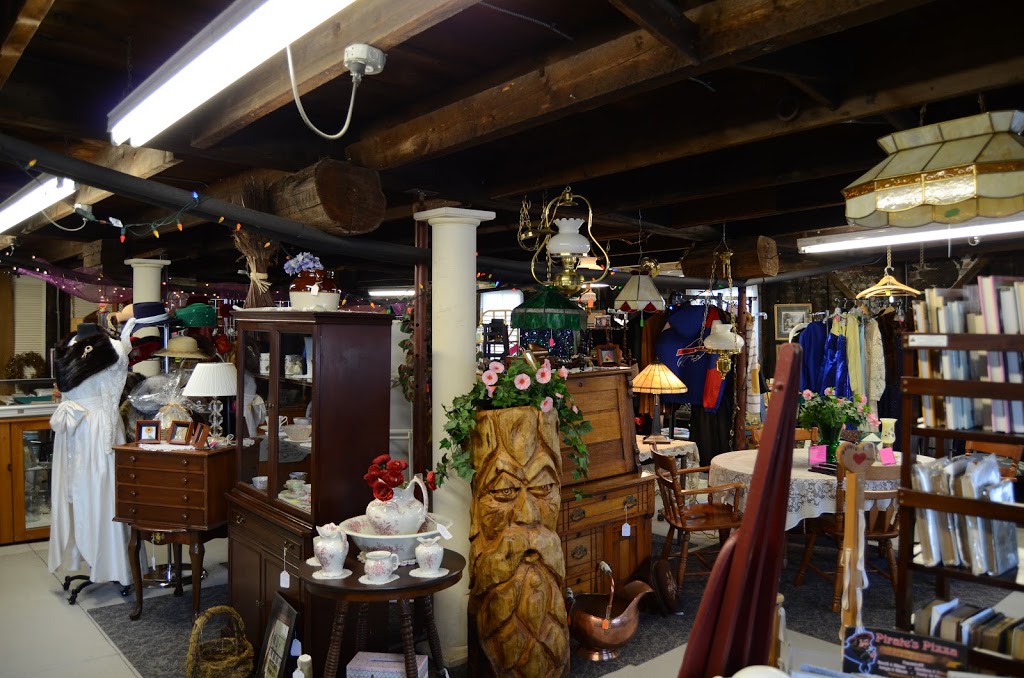 Merry Macs Antiques | 1611 Kawartha Lakes County Rd 46, Woodville, ON K0M 2T0, Canada | Phone: (905) 432-5432