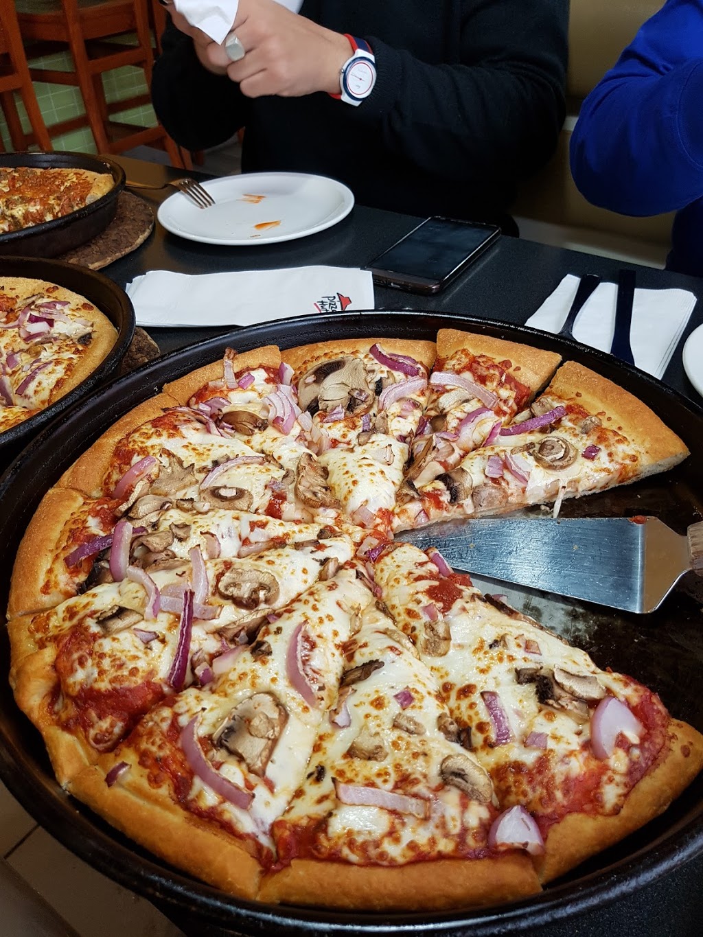 Pizza Hut | 526 Montreal Rd, Vanier, ON K1K 0T9, Canada | Phone: (613) 714-4460
