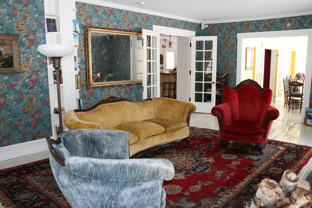 The Notch House | 5768 VT-5A, Barton, VT 05822, USA | Phone: (646) 535-9068