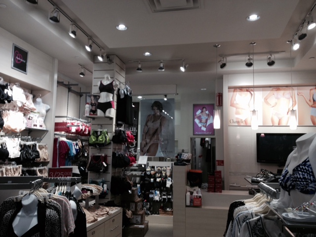 Silhouette Lingerie - Galeries de la Capitale | 5401 Boulevard des Galeries, Québec, QC G2K 1N4, Canada | Phone: (418) 627-5331