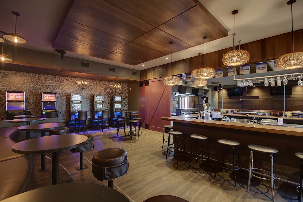 Chivas Bar | 834 Av. Taniata, Saint-Jean-Chrysostome, QC G6Z 2E2, Canada | Phone: (418) 839-2030