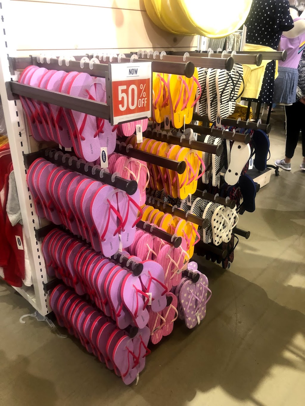 Old Navy | 1 Yorkdale Rd, Toronto, ON M6A 3A1, Canada | Phone: (416) 787-9384