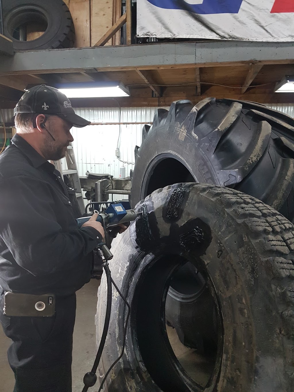 Réparation de pneu OTR | 560A 3ème Avenue, Saint-Romuald, QC G6W 5M6, Canada | Phone: (418) 570-1455