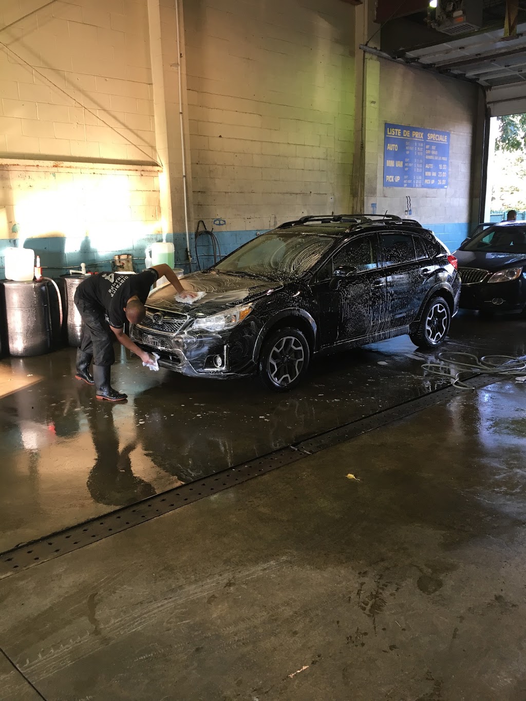 Lave Auto 1Loti carwash | 8969 Rue Airlie, LaSalle, QC H8R 2A2, Canada | Phone: (514) 365-6178