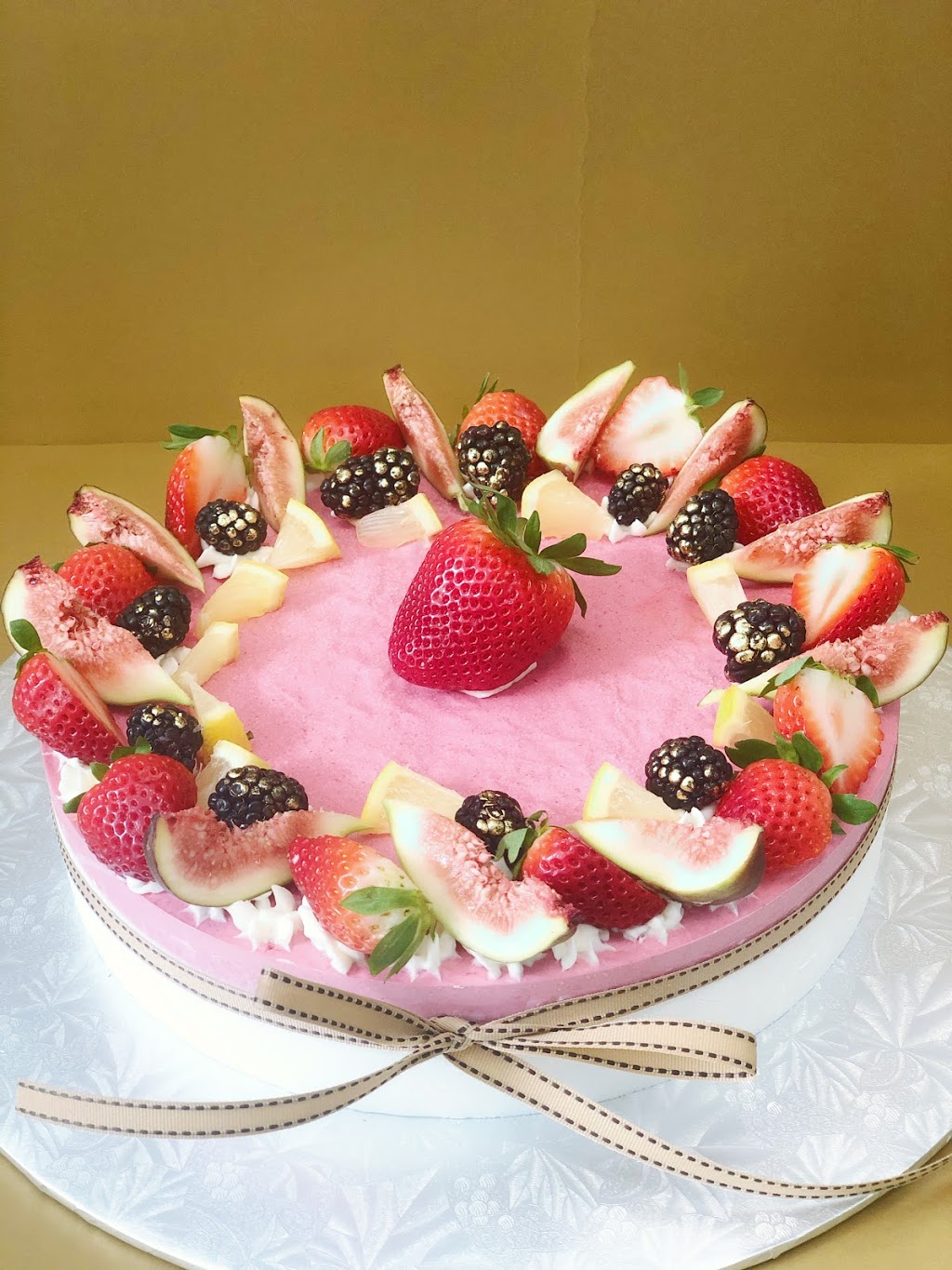 Louis XIV Cake Boutique | 8763 Bayview Ave #17, Richmond Hill, ON L4B 3V1, Canada | Phone: (416) 508-6616