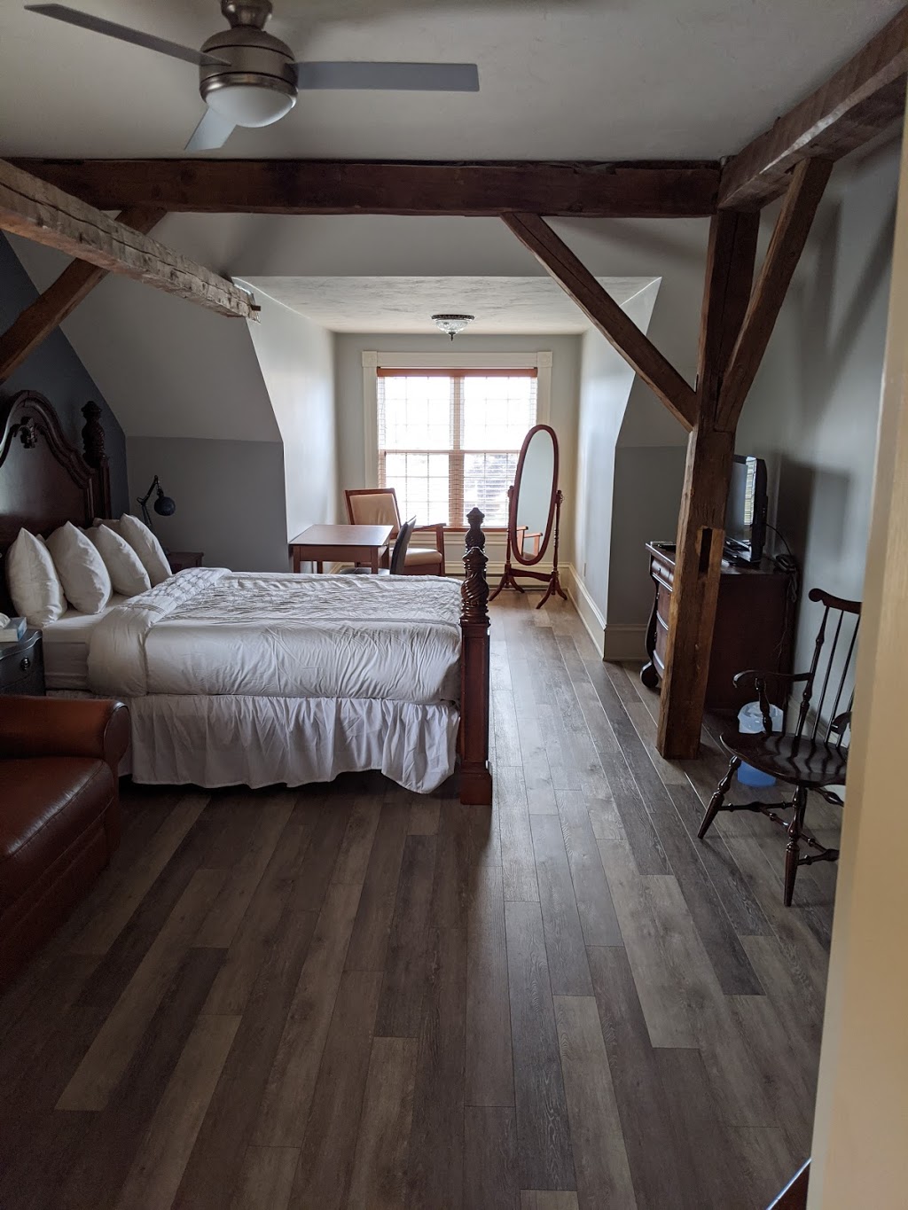 Auberge Gabrièle (Hôtel & Restaurant) | 296 Main St, Shediac, NB E4P 2E3, Canada | Phone: (506) 532-8007