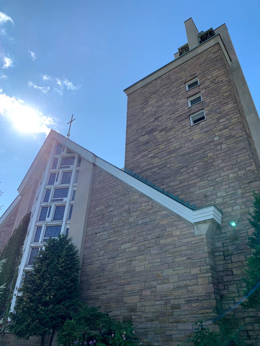 Sanctuaire Saint-Jude | 10120 Av. dAuteuil, Montréal, QC H3L 2K1, Canada | Phone: (514) 381-1767