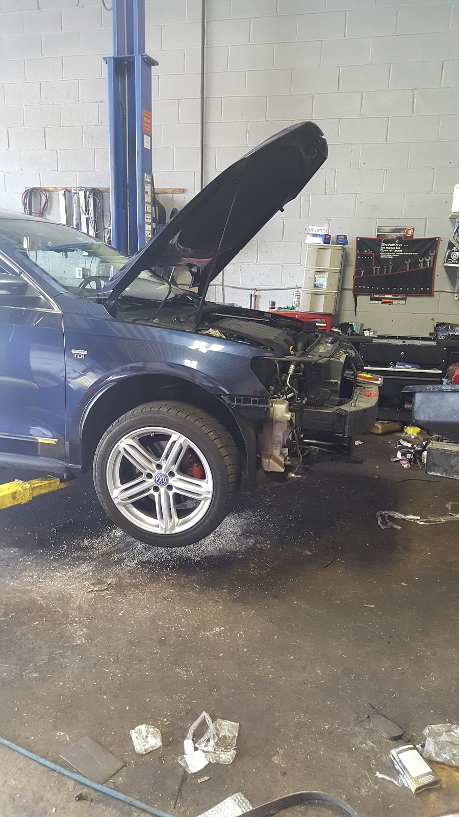 Ozgur Auto services and car sales | 12 Lepage Ct, North York, ON M3J 1Z9, Canada | Phone: (416) 731-3516