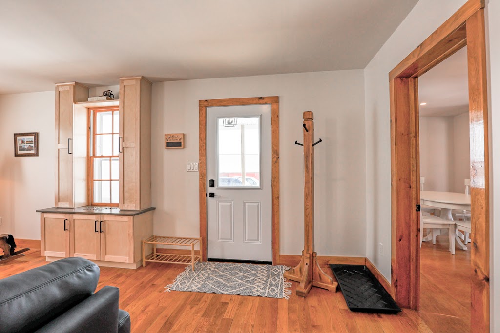 Muriels Ridge - Rustic Farm House Vacation | 4141 Forbes Rd, Mossley, ON N0L 1V0, Canada | Phone: (519) 671-0201