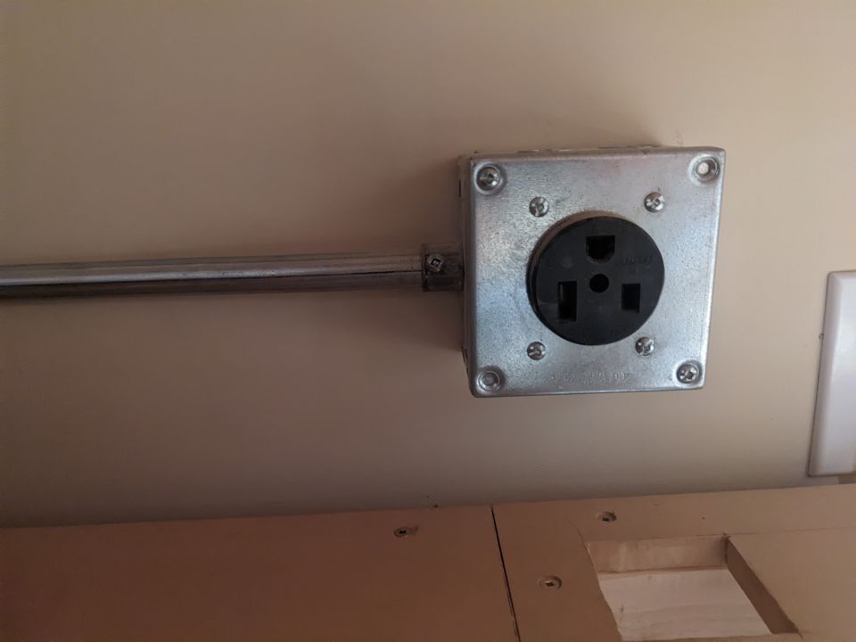 Bull Creek Electric Inc. | 21 Crystal Shores Crescent, Okotoks, AB T1S 1Y2, Canada | Phone: (403) 681-6968