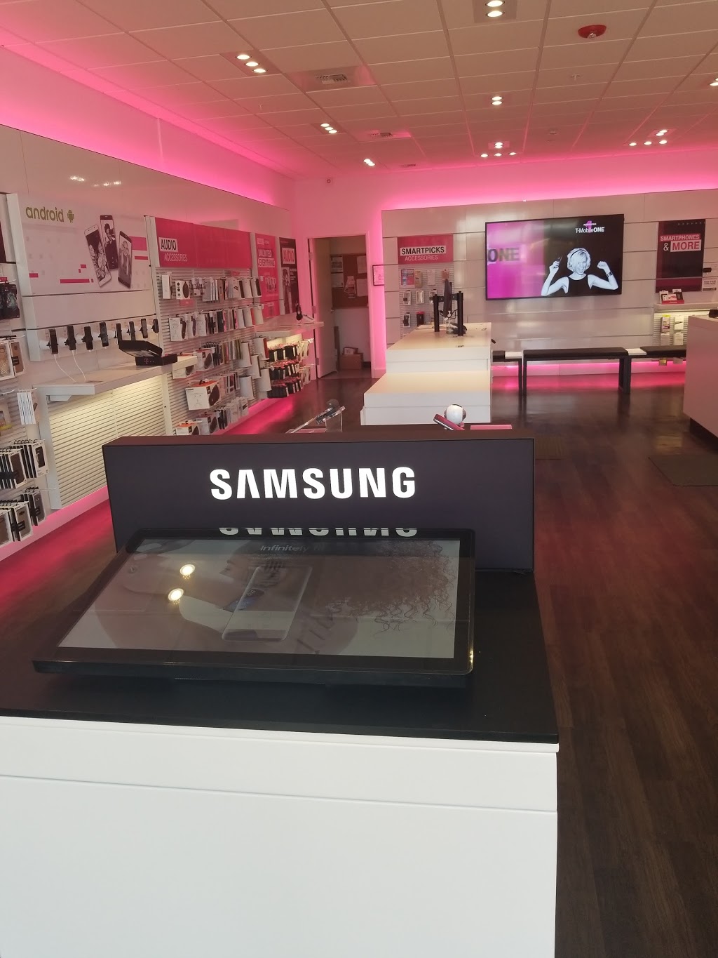 T-Mobile | 1863 Main St #113, Ferndale, WA 98248, USA | Phone: (360) 592-6000
