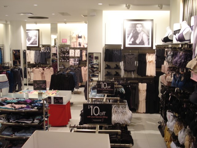 La Vie en Rose Mapleview Centre | 900 Maple Ave UNIT #BB31, Burlington, ON L7S 2J8, Canada | Phone: (905) 681-0049