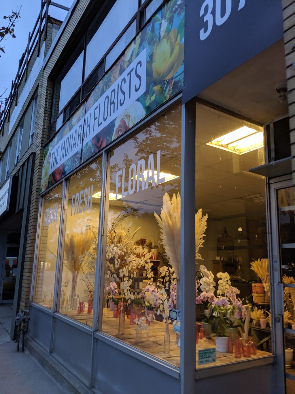 Monarch Florist The | 307 Lakeshore Rd E, Mississauga, ON L5G 1H3, Canada | Phone: (905) 271-4438