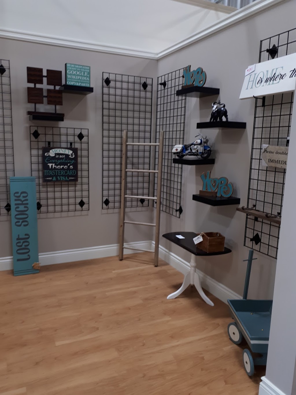The Colour Shoppe Inc. | 41 Morton Ave E, Brantford, ON N3R 7J5, Canada | Phone: (519) 753-3406