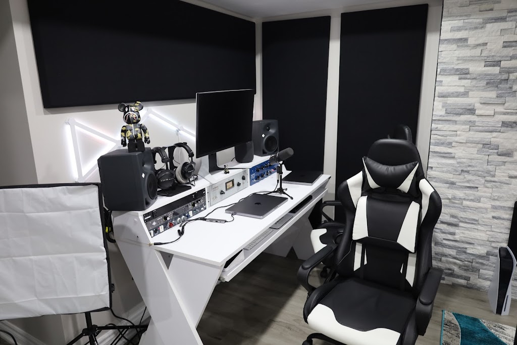 Bankroll Studios | 118 Ice Palace Cres, Oshawa, ON L1L 0G9, Canada | Phone: (647) 696-0282