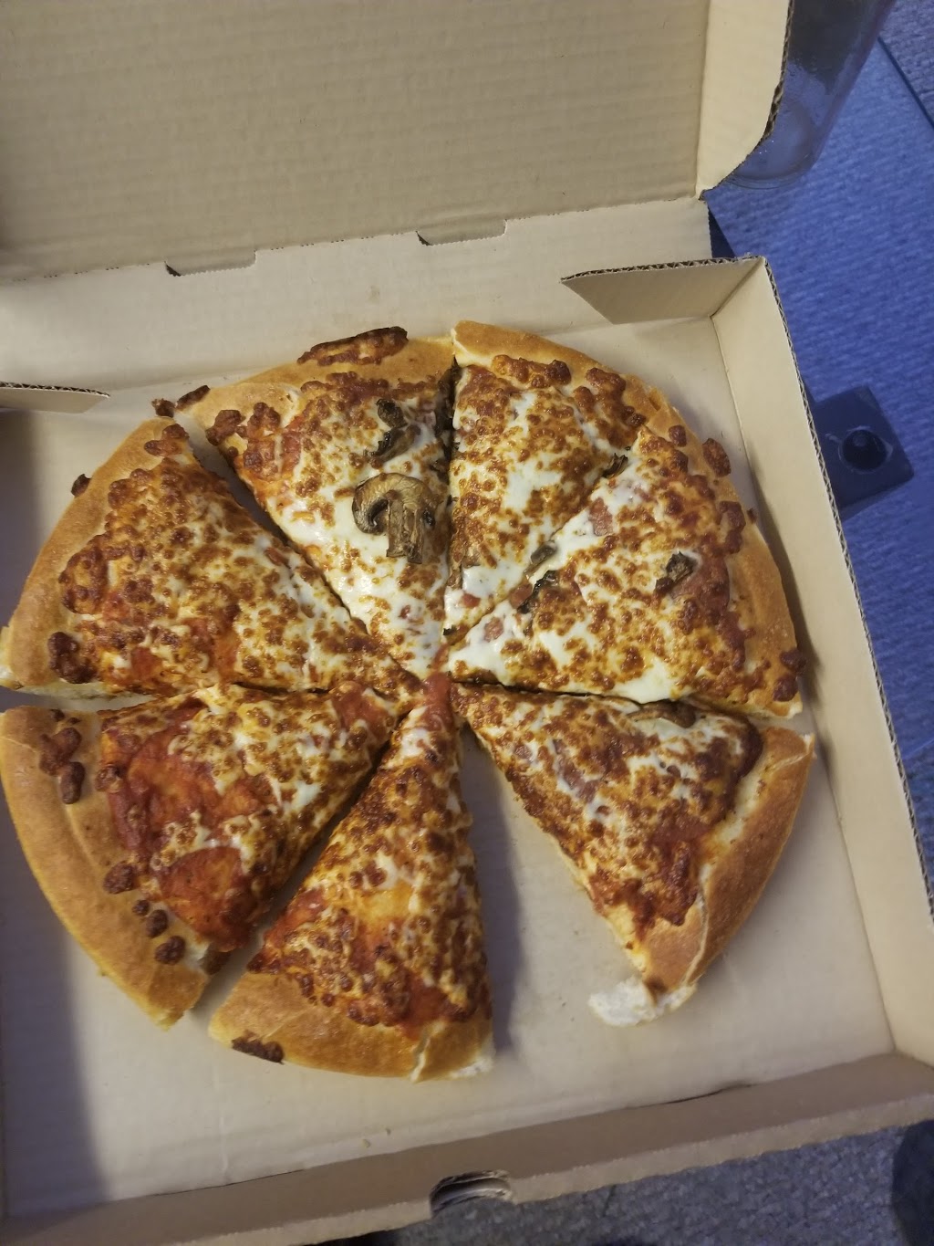 Pizza Hut | 45-301 Hwy 33 West, Kelowna, BC V1X 1X8, Canada | Phone: (250) 765-8633